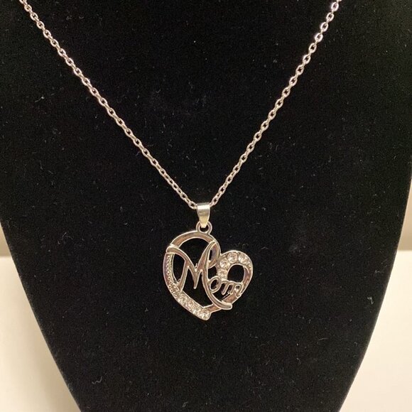 Mom Heart Shape Pendant Necklace - Picture 5 of 5